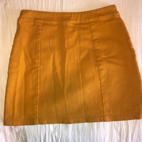 Mustard mini skirt - Picture 4 of 4